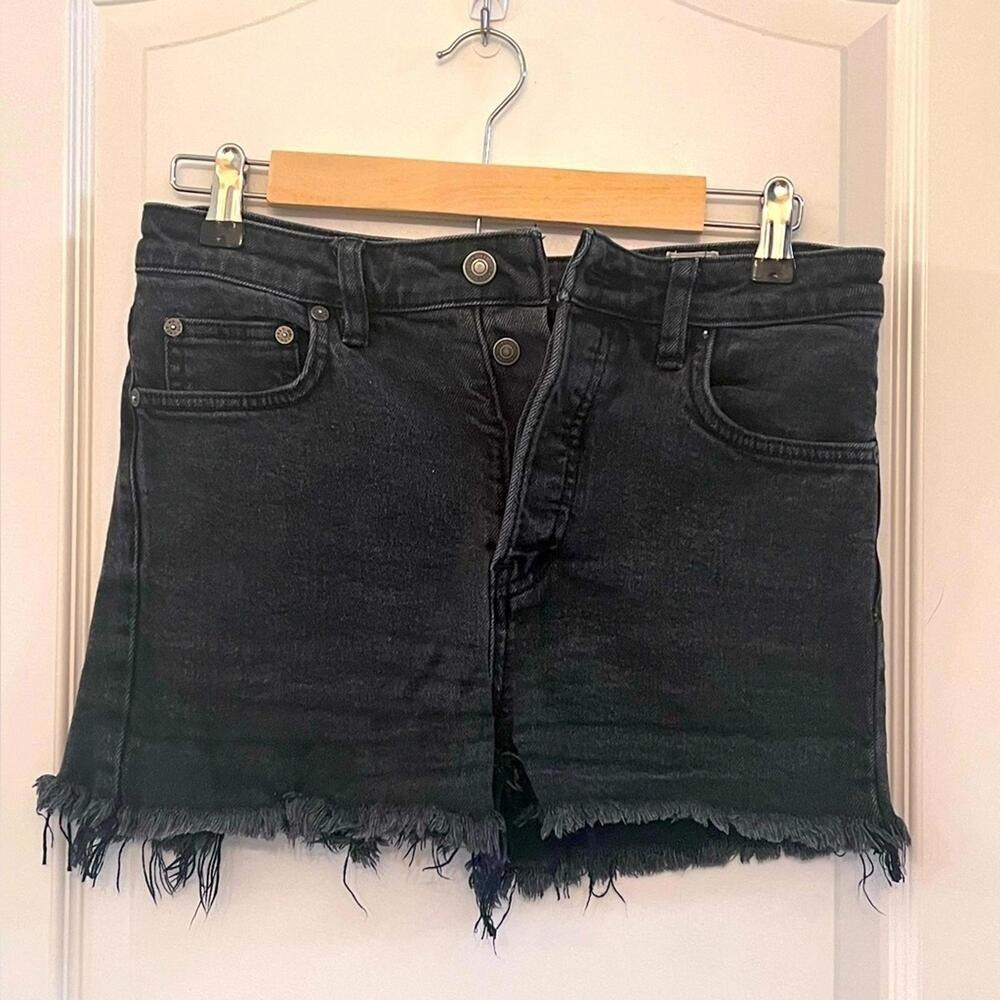 Free People We The Free Distressed Mid Rise Denim Button Fly Shorts Size 27